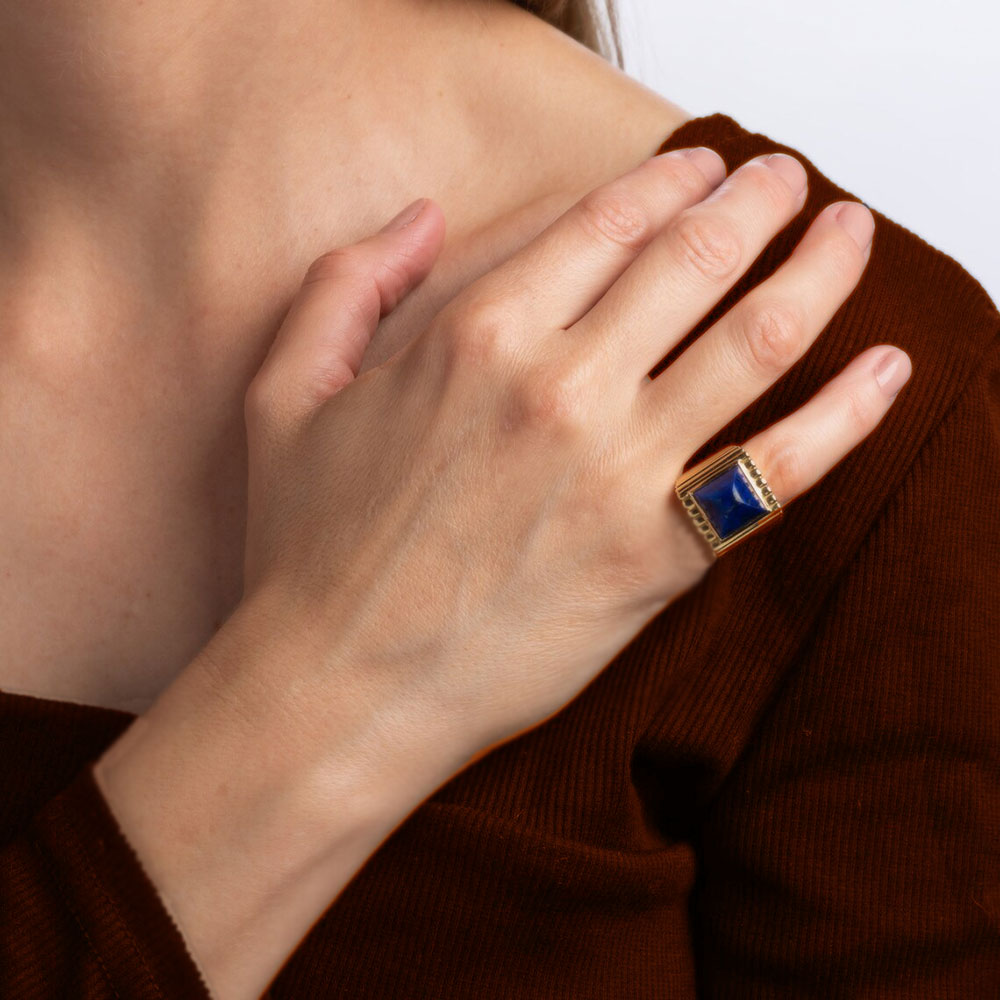 Sugarloaf 18K Gold and Lapis Lazuli Ridged Ring - Image 6