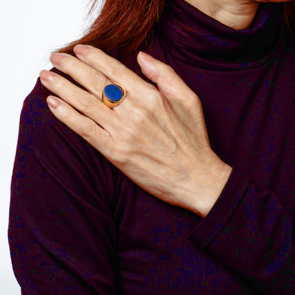 Cassian 18K Gold and Lapis Lazuli Chevalier Ring - Image 2